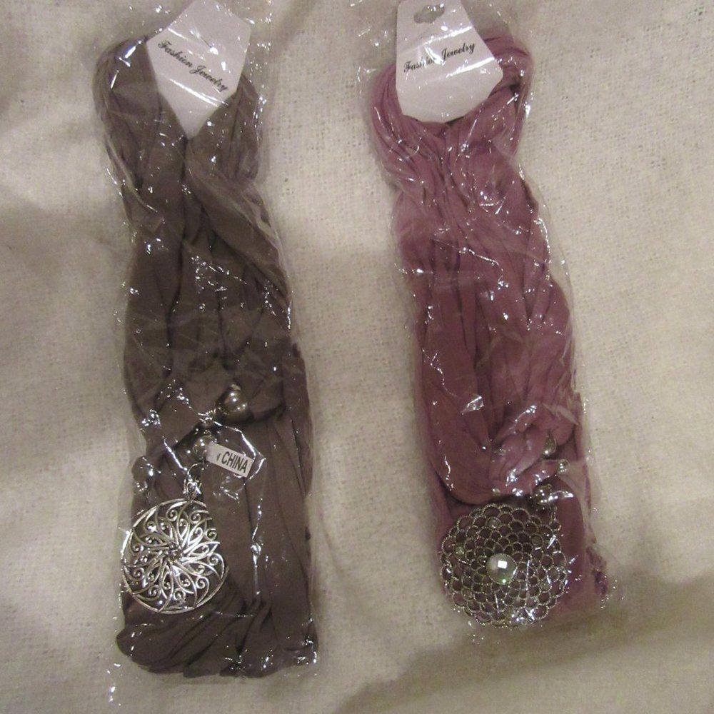 Lot of 8 Jeweled Scarf necklaces - Picture 2 of 8